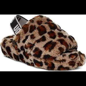 UGG SLIPPERS